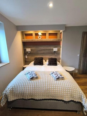 Grand Studio Place Morny refait à neuf